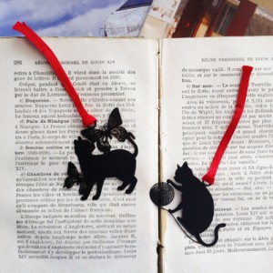 猫の透かし彫りブックマーク・しおり